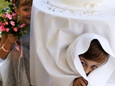 انگیزه عجیب عروس خانم برای بیرون کردن مهمانان در جشن عروسی / روی کارت هر چی میگن رعایت کنید این روزها هیشکی اعصاب نداره
