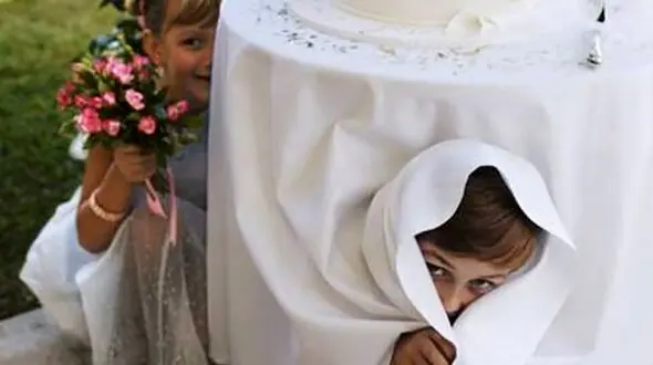 انگیزه عجیب عروس خانم برای بیرون کردن مهمانان در جشن عروسی / روی کارت هر چی میگن رعایت کنید این روزها هیشکی اعصاب نداره