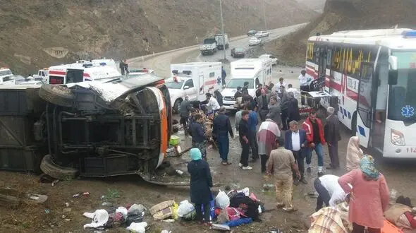 اعلام علت واژگونی اتوبوس گردشگران در گردنه حیران + عکس 
