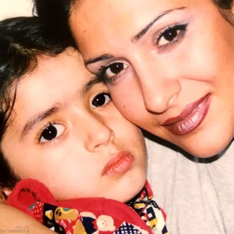 ساغر عزیزی و دخترش