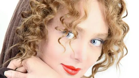 حمله  مرد رزمی کار به شهره قمر / شهره قمر و هیاهوی بی احترامی به سینماگران + فیلم