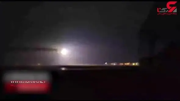 فیلم لحظه انهدام پهپاد نفوذی توسط پدافند موشکی ارتش در ماهشهر 