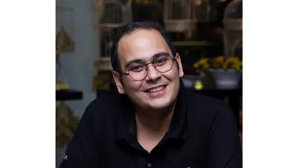 عکس همسر زیبای رضا داوودنژاد / این زن نگران حال بد شوهرش است