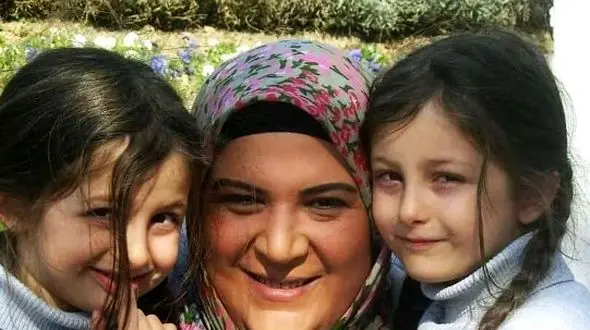 تغییر چهره چشم‌نواز سارا و نیکا فرقانی، دوقلوهای دوست داشتنی پایتخت در 20 سالگی و تفریح لاکچری در سوئد