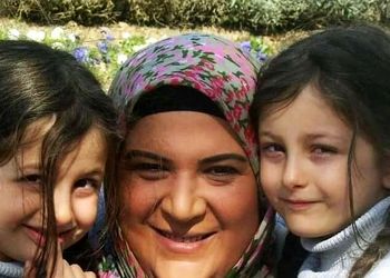 تغییر چهره چشم‌نواز سارا و نیکا فرقانی، دوقلوهای دوست داشتنی پایتخت در 20 سالگی و تفریح لاکچری در سوئد