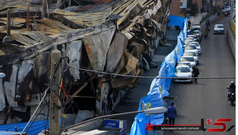 فیلم اعتراض کسبه بازارچه جنت ۲۰ روز پس از آتش سوزی؛ نه خسارت پرداخت شد نه وام تعیین تکلیف / شرط شهرداری برای کسبه؛ امضا کنید که خسارت نمی خواهید