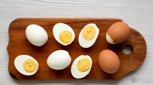چرا تخم‌ مرغ هنگام حرارت دیدن سفت می‌ شود؟