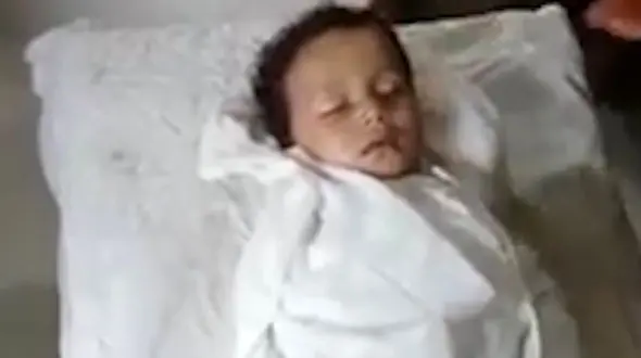 فیلم حمله مرگبار گوسفند شاخدار به کودک + عکس جنازه