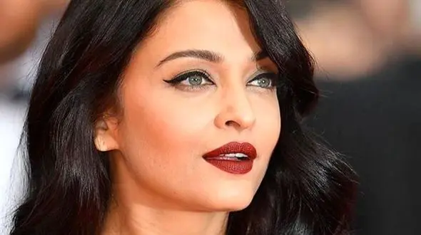 زیبایی هوش پران لباس طلاکوب آیشواریا، ملکه سینمای بالیوود