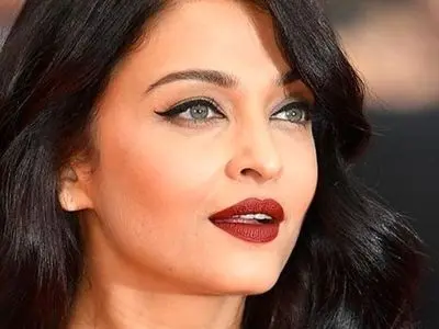 زیبایی هوش پران لباس طلاکوب آیشواریا، ملکه سینمای بالیوود