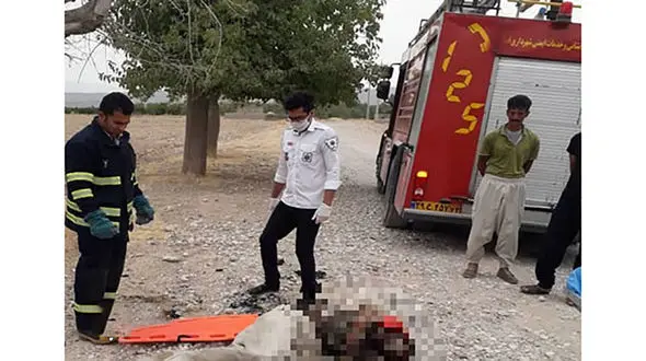 عکس های16+ خودسوزی یک مرد در فسا