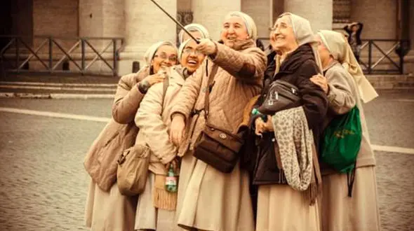 تصاویری عجیب از بازیگوشی راهبه ها