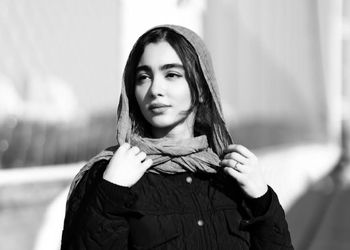 سنا حسینی بازیگر پایتخت در یک کافه عکسش لو رفت