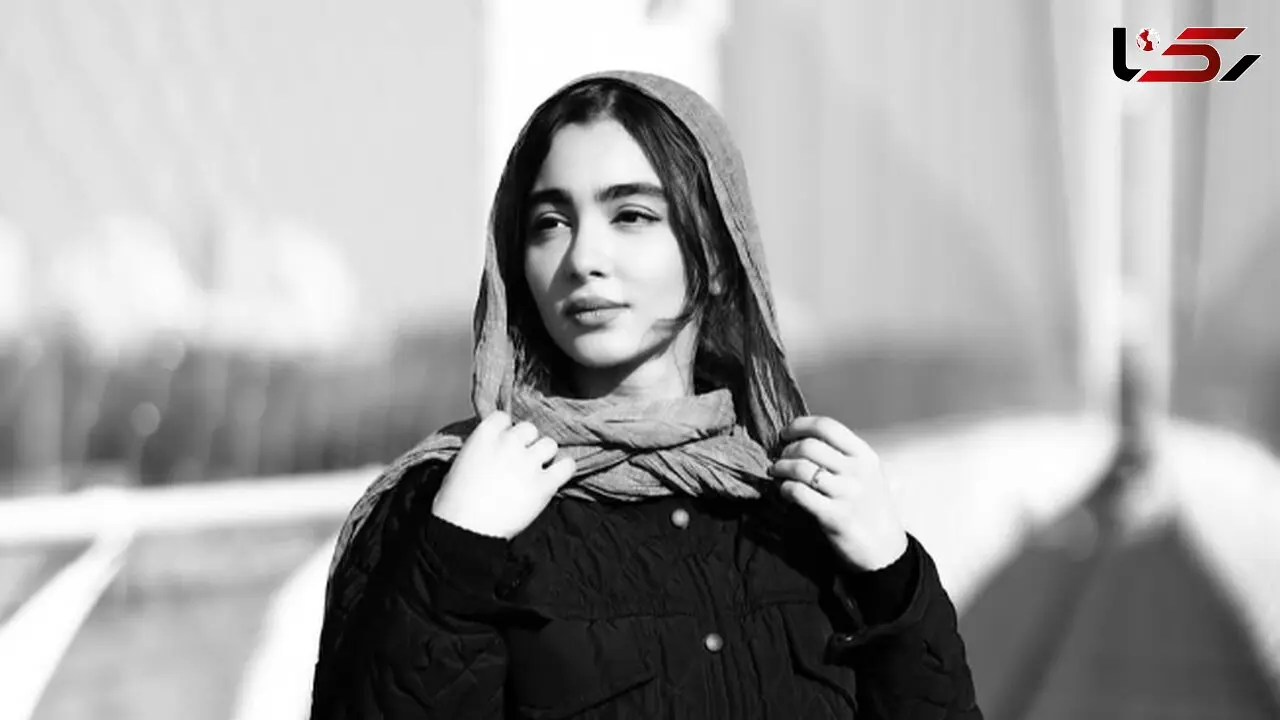 سنا حسینی بازیگر پایتخت در یک کافه عکسش لو رفت