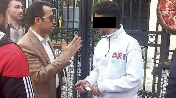 ضربه مرگبار به قلب جوان ۱۹ ساله در حوالی بازار رضا / متهم ساعتی بعد دستگیر شد