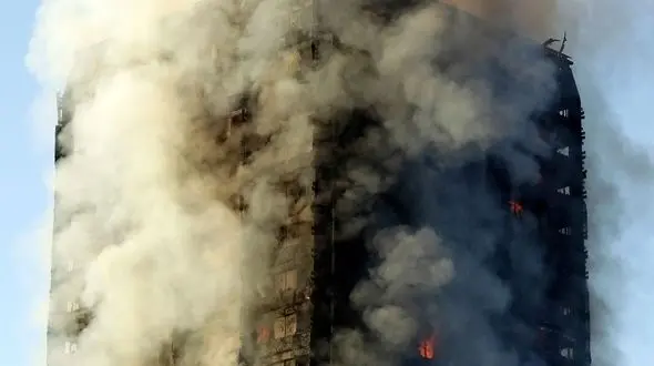 فوری / اعلام وضعیت فوق العاده درلندن / برج لندن فرو می ریزد؟ + 7 فیلم و تصاویر دیدنی