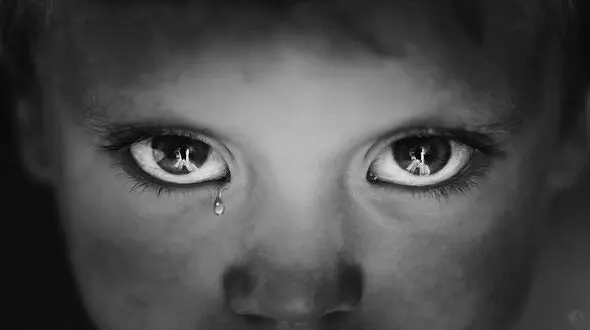 مرد بد فقط سراغ کودکان می رفت / زنش صحنه ها را می دید + عکس