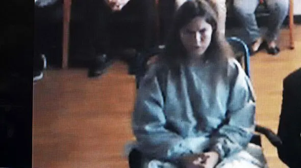 اعتراف دختر جوان به قتل پیرزن پولدار همسایه + عکس