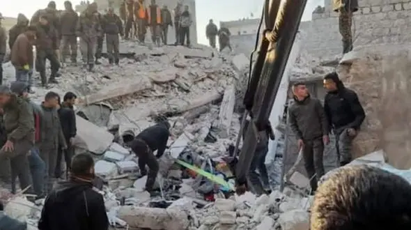 ریزش مرگبار یک ساختمان 5 طبقه در حلب / 10 زن و کودک زیر آوار دفن شدند + فیلم