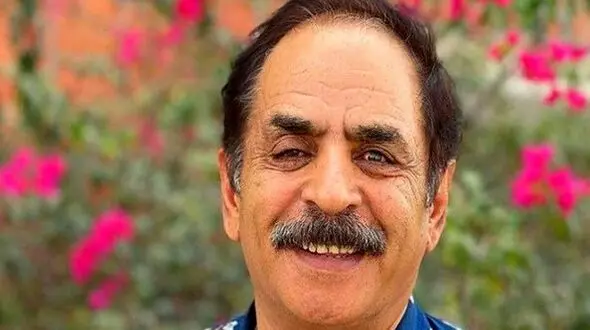 فیلم / قدرت الله ایزدی: روی انتن زنده قرار نبود 18+ حرف بزنم ... مجری فریبم داد .. گفت دوربینا خاموشه.. آبروم رفت ...