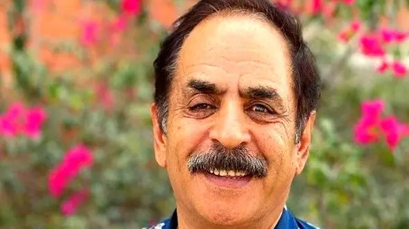 فیلم / قدرت الله ایزدی: روی انتن زنده قرار نبود 18+ حرف بزنم ... مجری فریبم داد .. گفت دوربینا خاموشه.. آبروم رفت ...