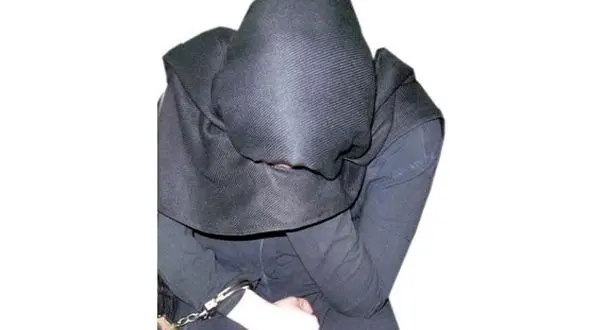 عشوه های مونا برای به دام انداختن رییس متاهل / این دختر یک راز را نمی دانست