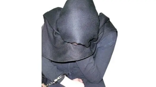 عشوه های مونا برای به دام کشیدن رییس متاهل / این دختر یک راز را نمی دانست