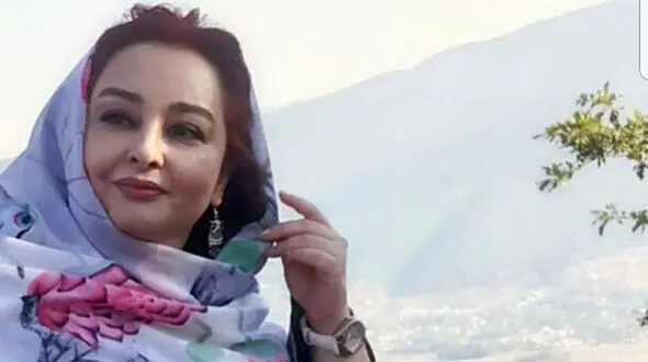 ماهایا پطروسیان عکس زیرخاکی 14 سالگی‌اش کنار مادر و پدرش / چقد اون زمان شیک بودند