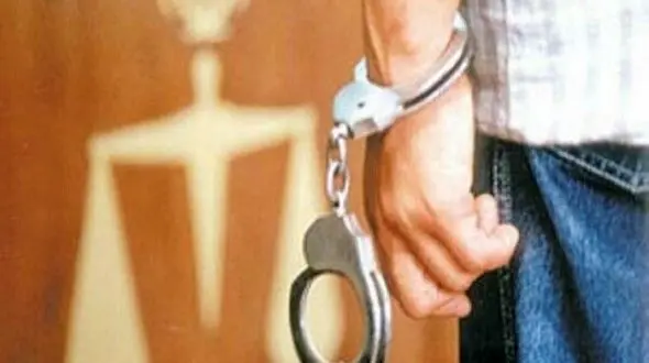 دستگیری سارق حرفه ای باطری خودرو در آبادان