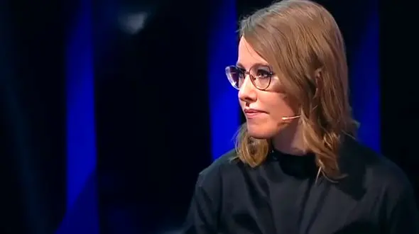 اقدام وقیحانه زن سرشناس در برنامه زنده تلویزیونی + فیلم