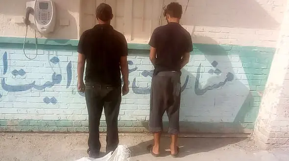 دستگیری 2 سارق حرفه ای خانه در آبادان + عکس