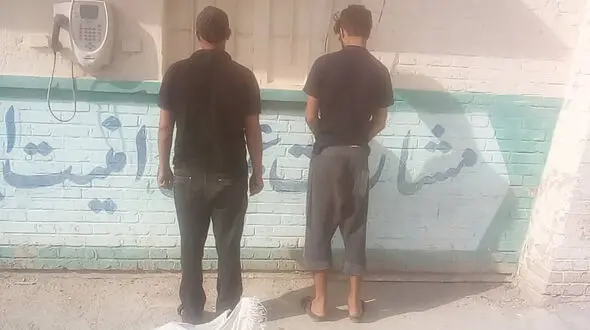 دستگیری 2 سارق حرفه ای خانه در آبادان + عکس