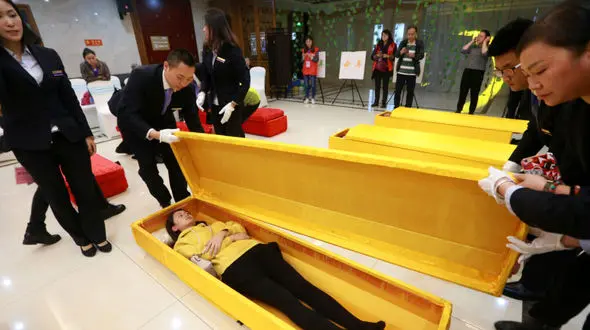 زن جوان 10 روز پس از مرگش فرزند خود را به دنیا آورد +عکس 