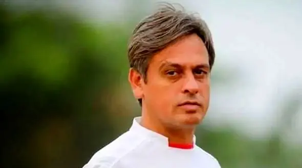 فیلم گردنبند قاپی از رضا شاهرودی اسطوره پرسپولیسی ها در نیایش !  /  خط و نشان شاهرودی برای دزد !