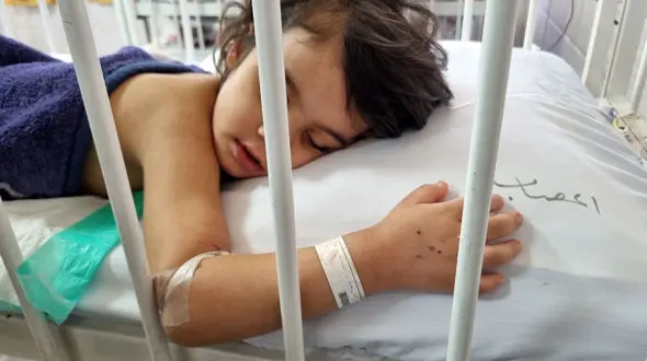 نازنین 4ساله، متولد ایران است اما نه شناسنامه دارد نه کارت ملی / وکیل دادگستری: هنوز حمایت اجتماعی ویژه  برای این کودکان نیست + فیلم