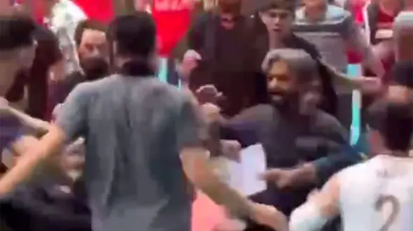 فیلم درگیری وحشتناک در بازی والیبال ایران / در لیگ برتر صورت گرفت و همه به جان هم افتادند 