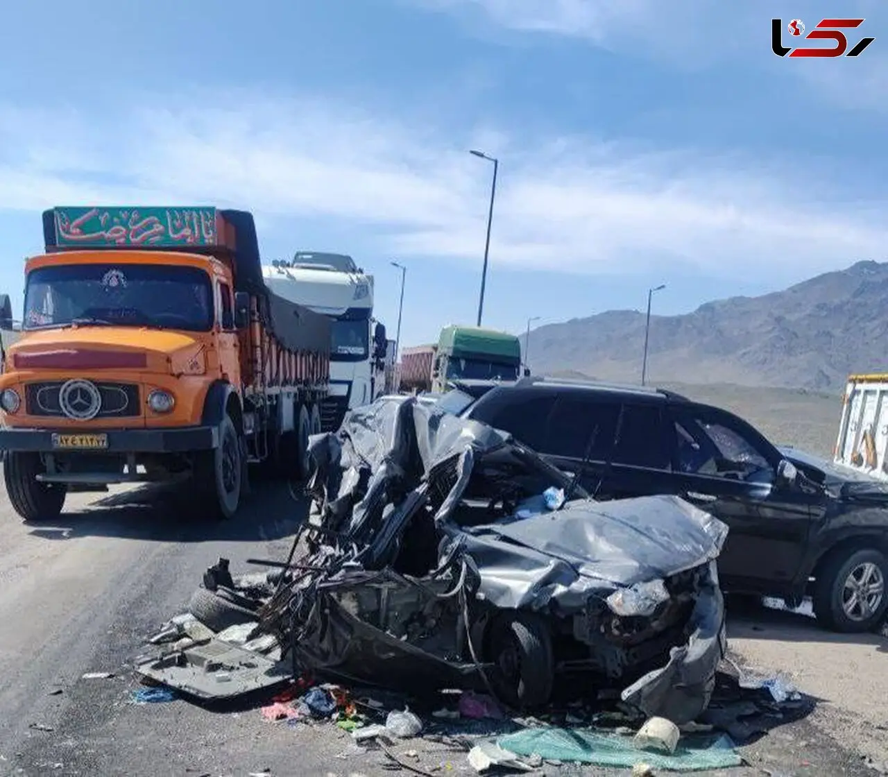 برخورد مرگبار تریلی، پژو و پرایدها / مصدومان راهی بیمارستان شدند