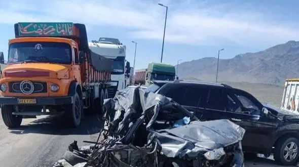 برخورد مرگبار تریلی، پژو و پرایدها / مصدومان راهی بیمارستان شدند