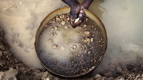 فیلم واقعی از کشف بزرگترین الماس تراش‌نخورده جهان+ عکس