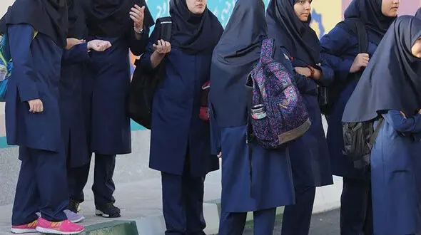 حادثه خونین در دبیرستان دخترانه شهریار  / خانم معلم با ماشین وارد صف دختران شد !