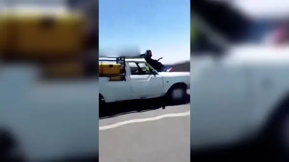 فیلم جدید از نشستن یک زن روی کاپوت ماشین در اتوبان قزوین / پلیس در پی شناسایی متخلف 