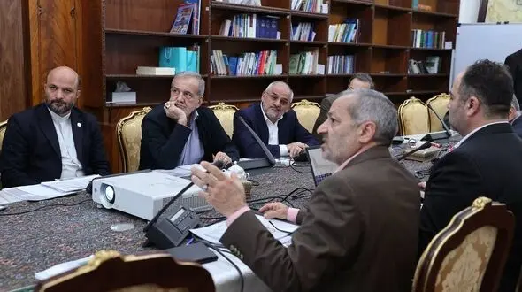 پزشکیان: همه مدیران آستین خود را بالا بزنند