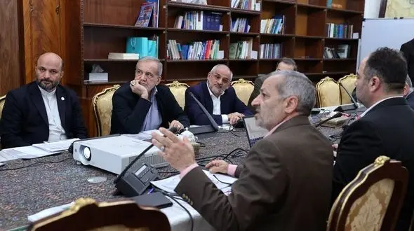 پزشکیان: همه مدیران آستین خود را بالا بزنند