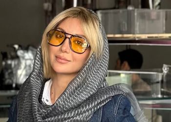 عکس/ استایل بی‌نظیر مینا مختاری در یونان گردی عاشقانه همراه همسر هنرمندش بهرام رادان و پسرشان جان / لحظاتی پر از عشق و آرامش پاییزی
