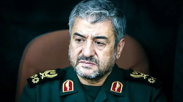 فرمانده سپاه: یک دولت بدون تفنگ، توسط دشمنان تحقیر و سرانجام تسلیم خواهد شد