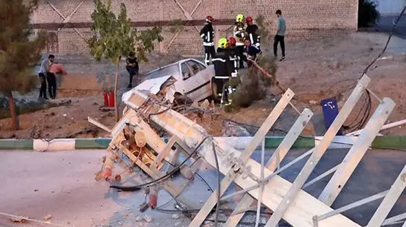 برخورد پژو پارس با تیر برق در مشهد + عکس