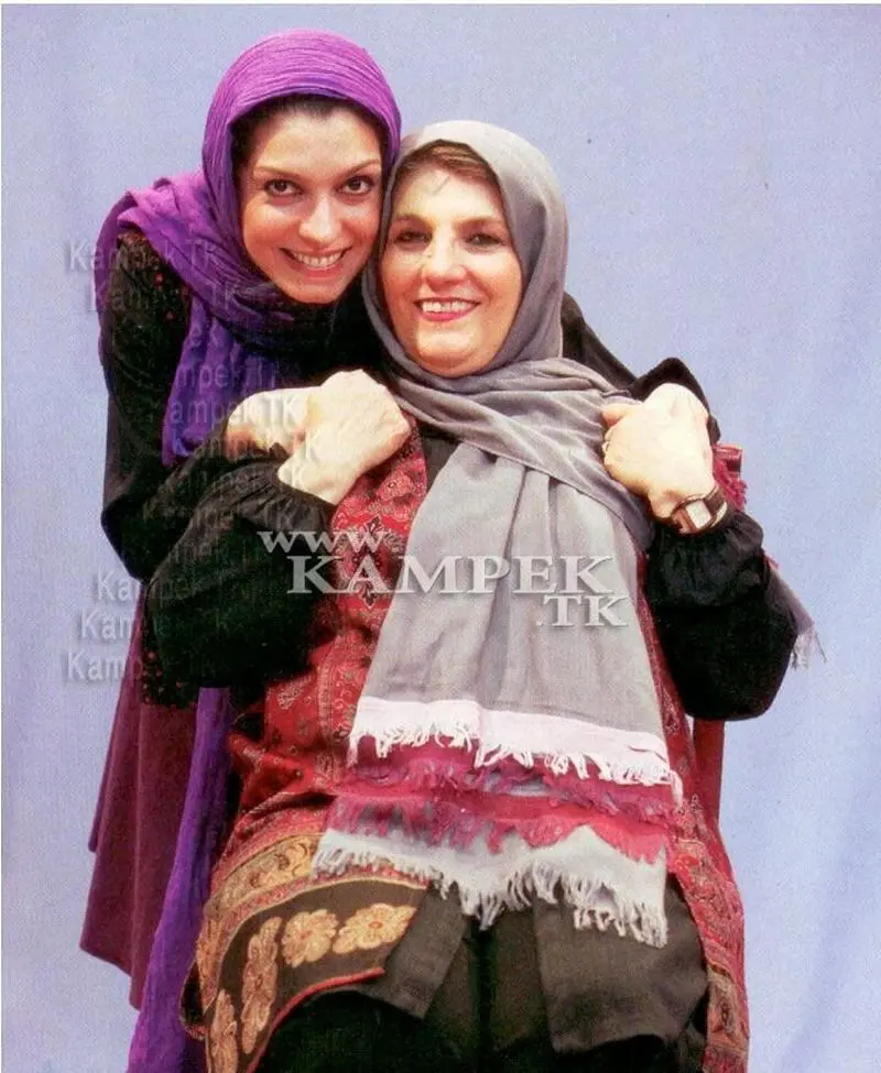  الیکا عبدالرزاقی و مادرش