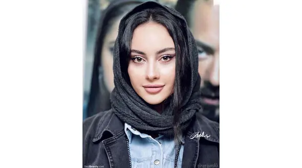 فیلم جنجالی چشم بازی ترلان پروانه در ماشین لوکس !