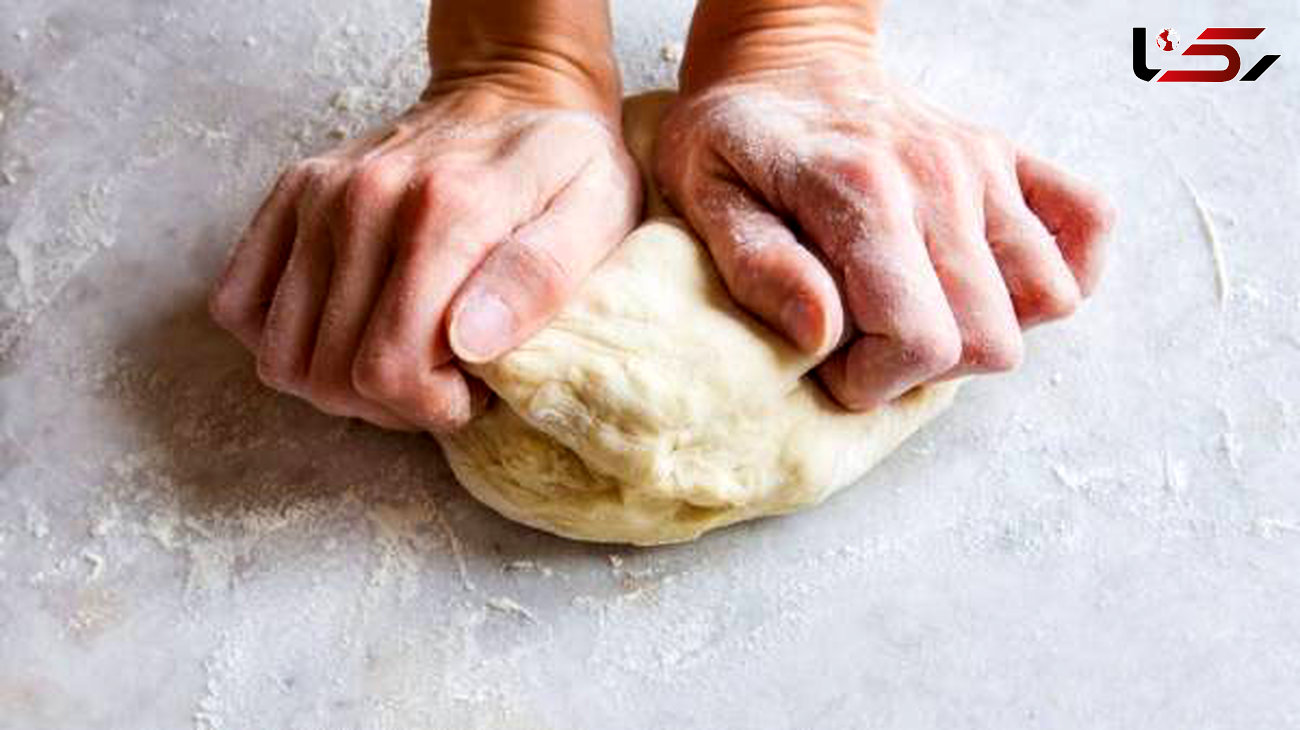 چرا خمیر نان به دست می چسبد؟/ترفندهای پخت بهتر نان خانگی