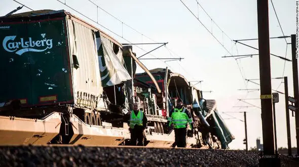 22 کشته و زخمی بر اثر تصادف 2 قطار در دانمارک+عکس